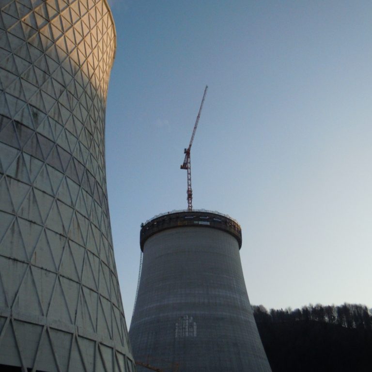 Picture of the new cooling tower in Sostanj with the adjacent cooling tower and our WT 300 e.tronic